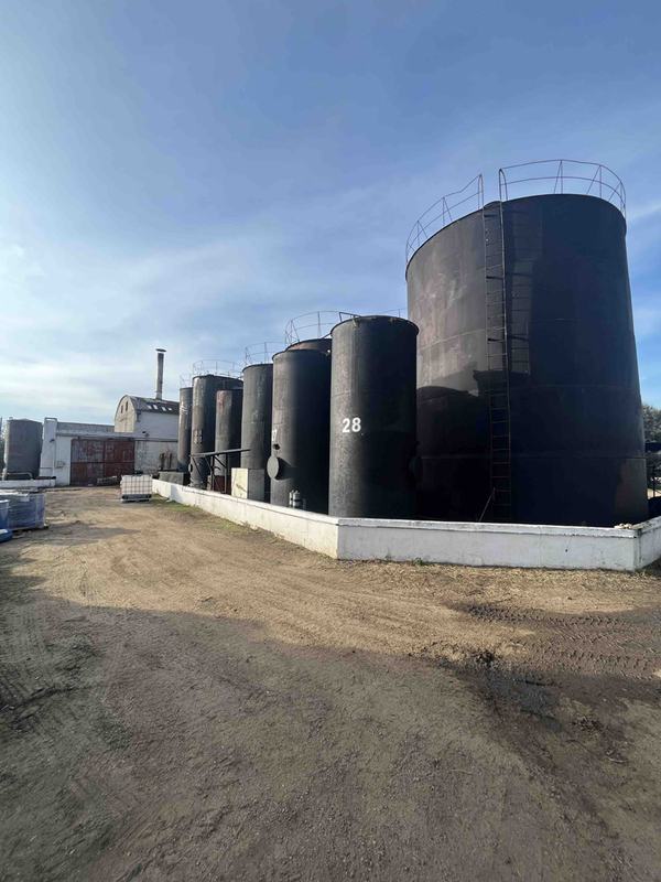 Parque de tanques de la planta de Biotrade en Montevideo